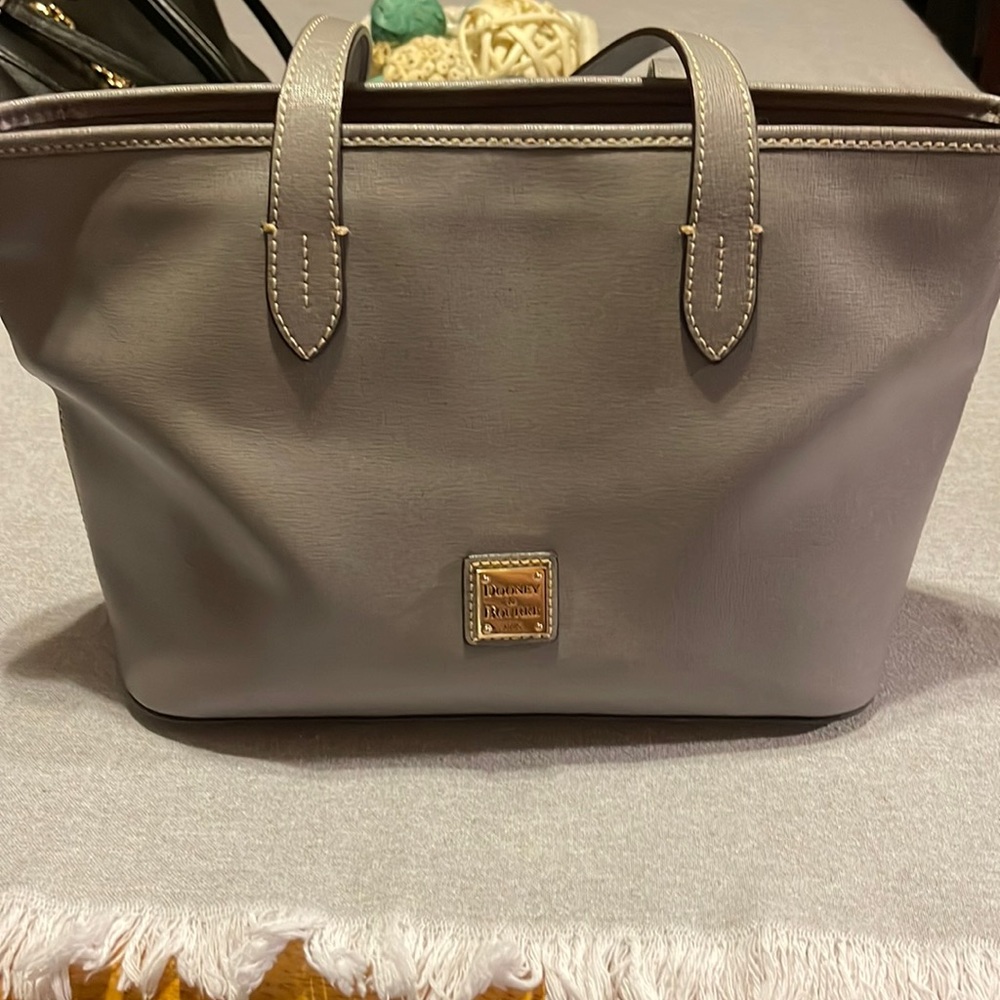 Dooney&Bourke medium tote